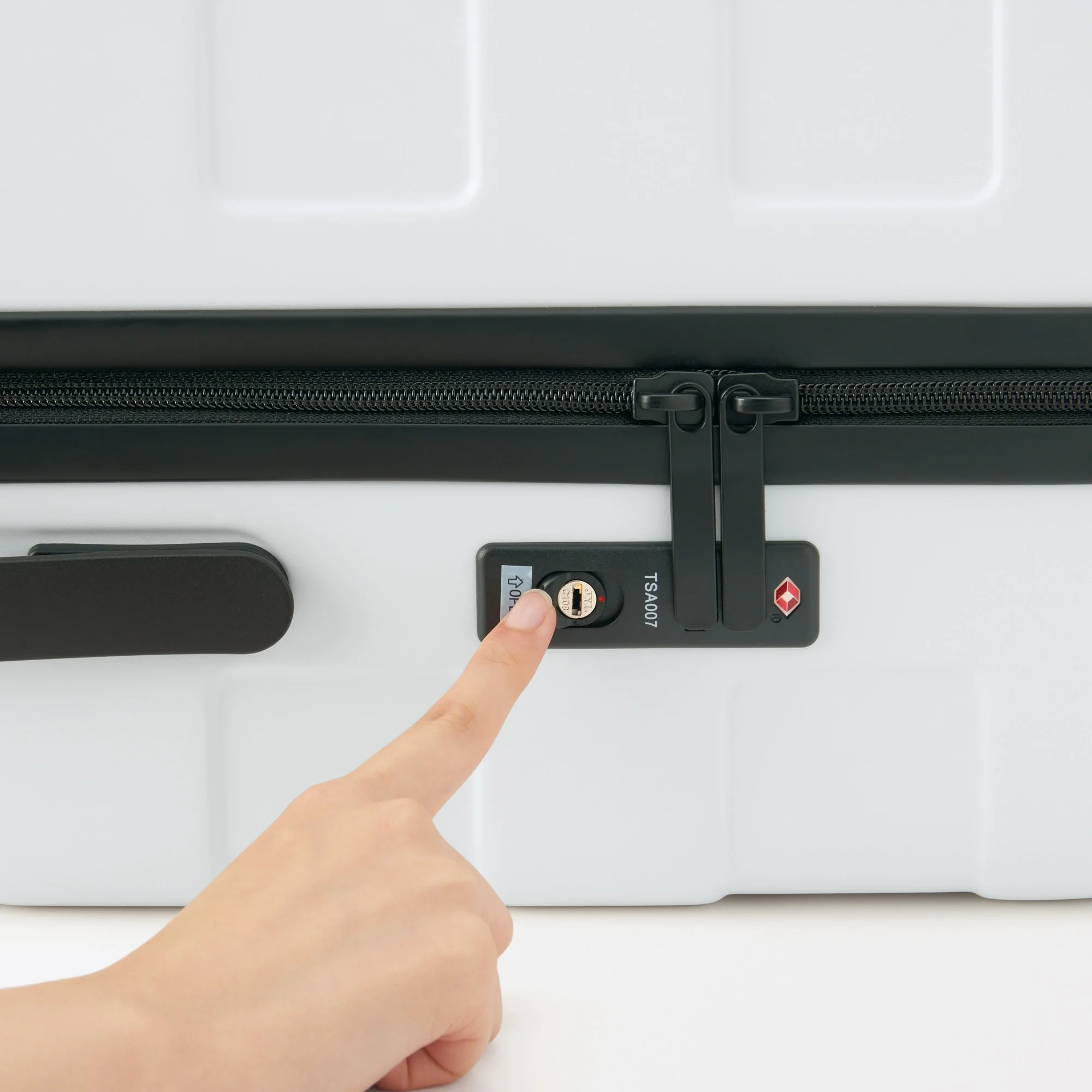 Adjustable Handle Hard Shell Suitcase 75L | Check-In - Image 10
