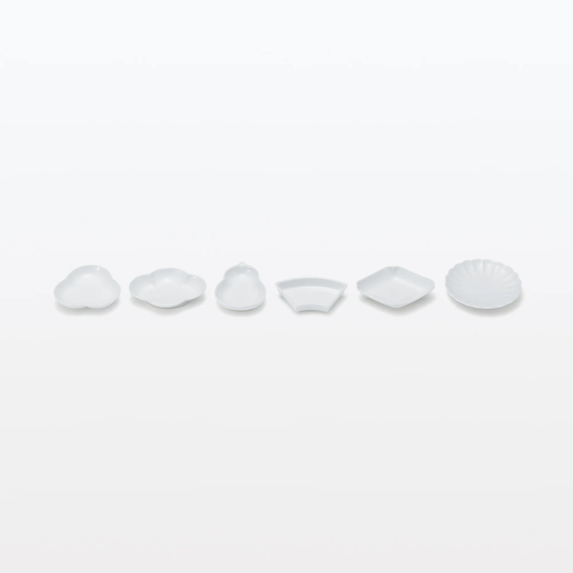 Hasami Ware Lucky Small Plate - Diamond - White - Image 7