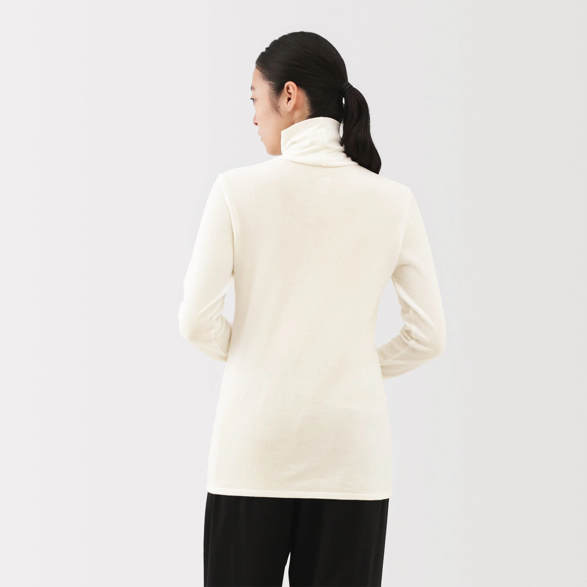 Labo Cotton Cashmere Turtleneck T-Shirt - Image 25