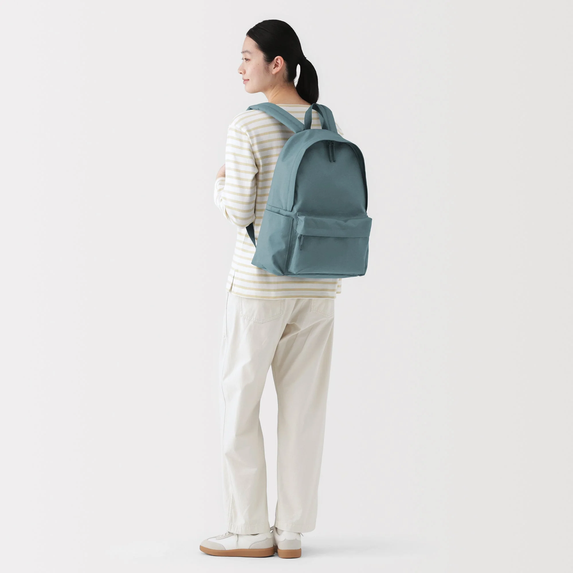 Less Tiring Water Repellent Backpack - Image 12