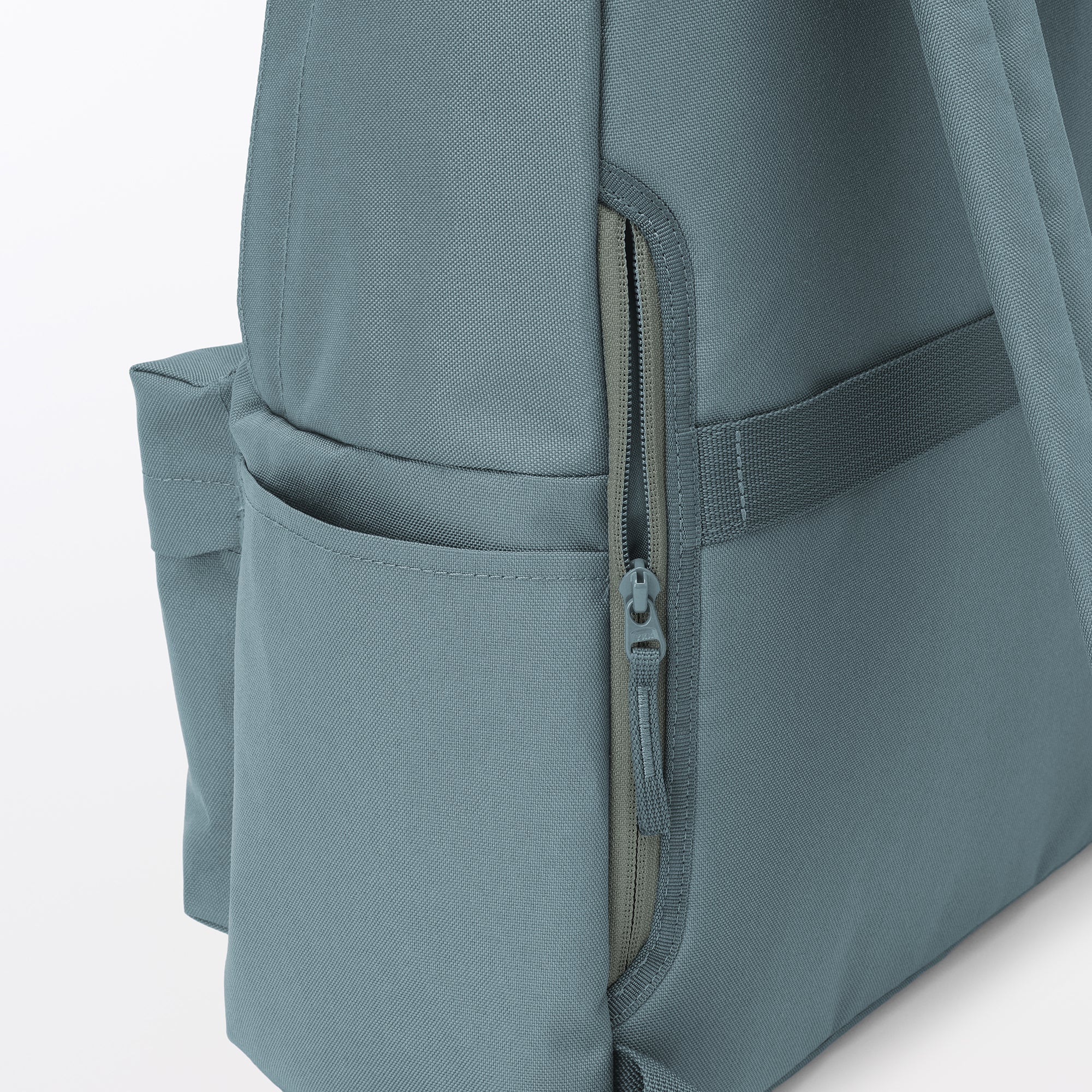 Less Tiring Water Repellent Backpack - Image 17