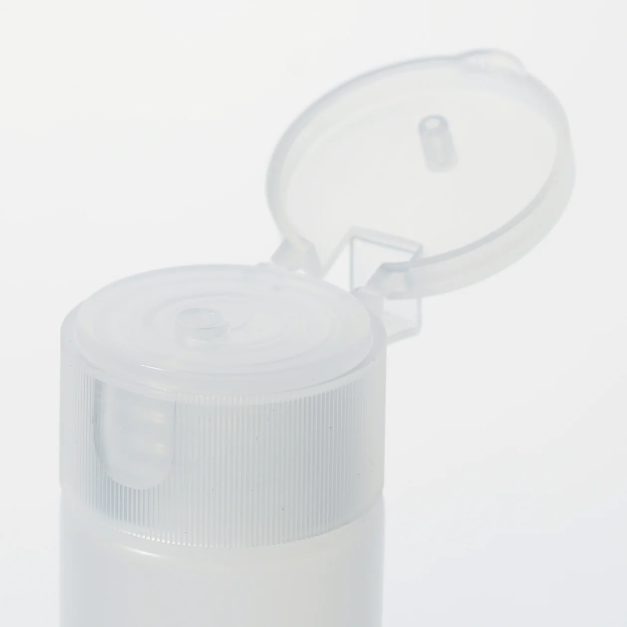 Polyethylene Petit Bottle With Cap - Image 3