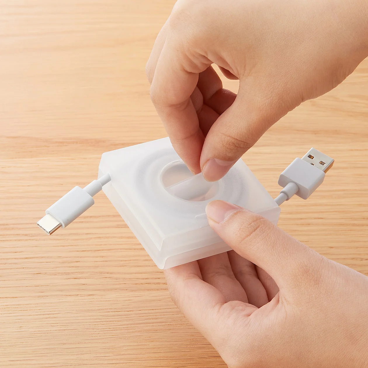 Polypropylene Cable Case with Stand - Image 7