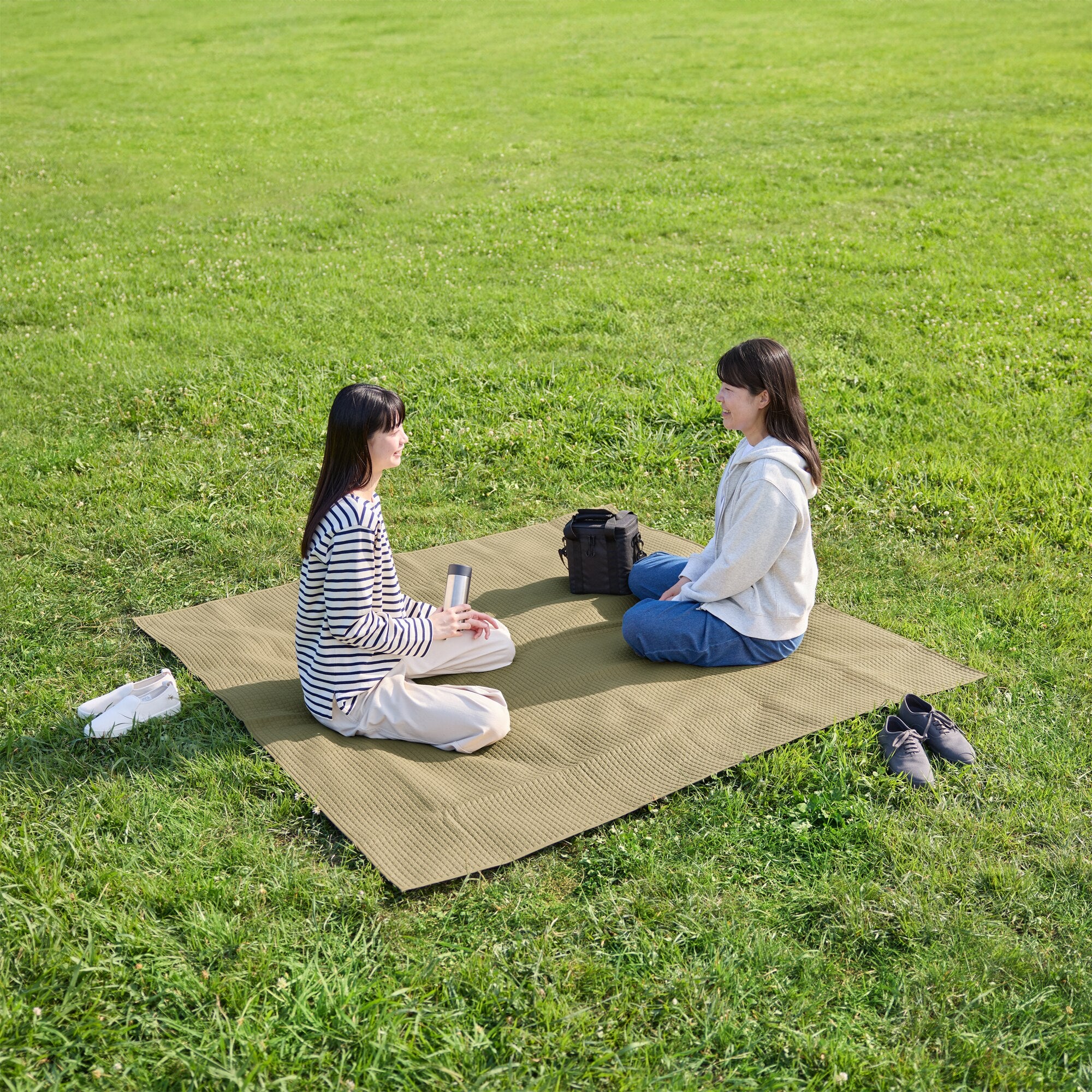 Quilted Picnic Blanket (180 x 180 cm) - Image 15