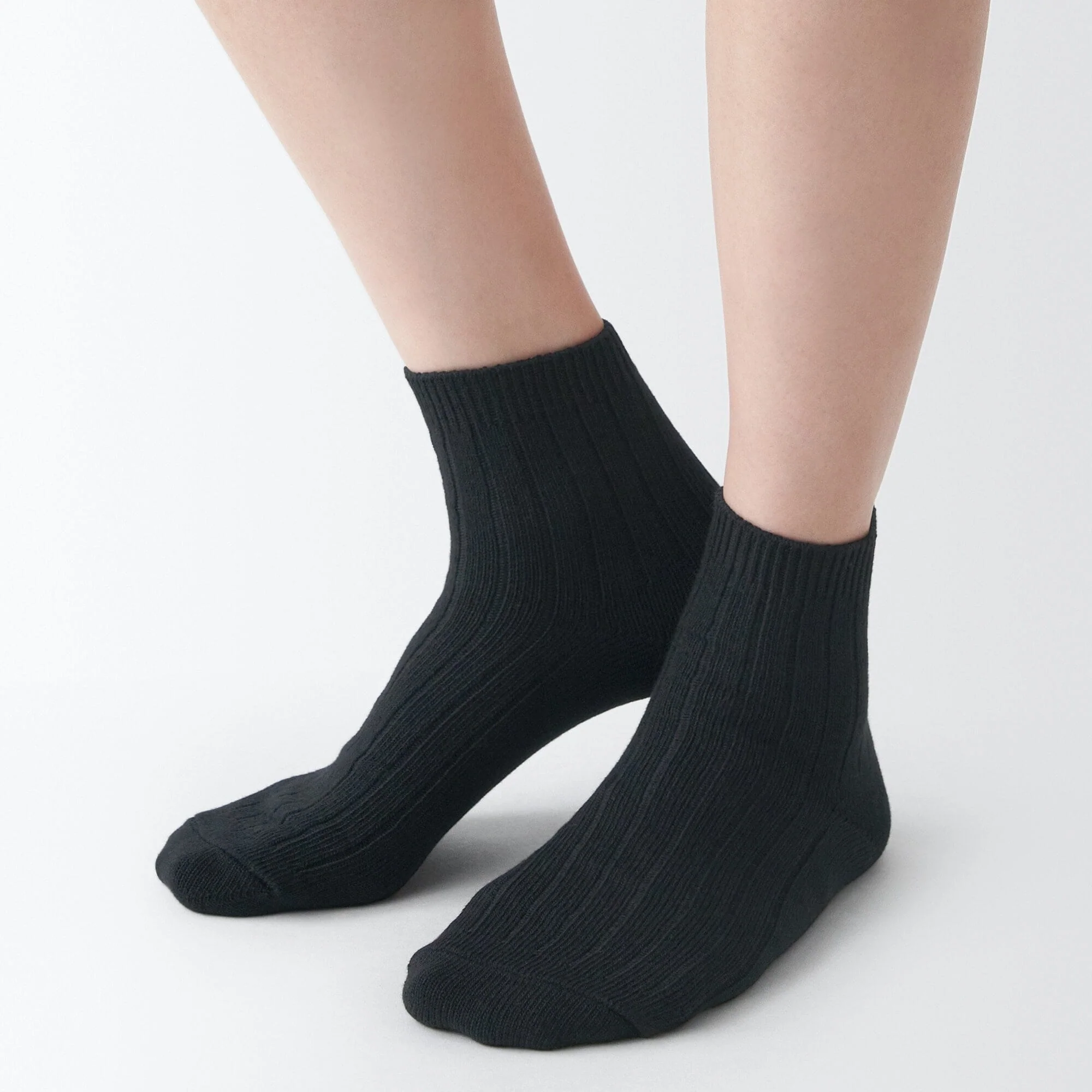 Right Angle Loose Top Ribbed Short Socks - Image 6