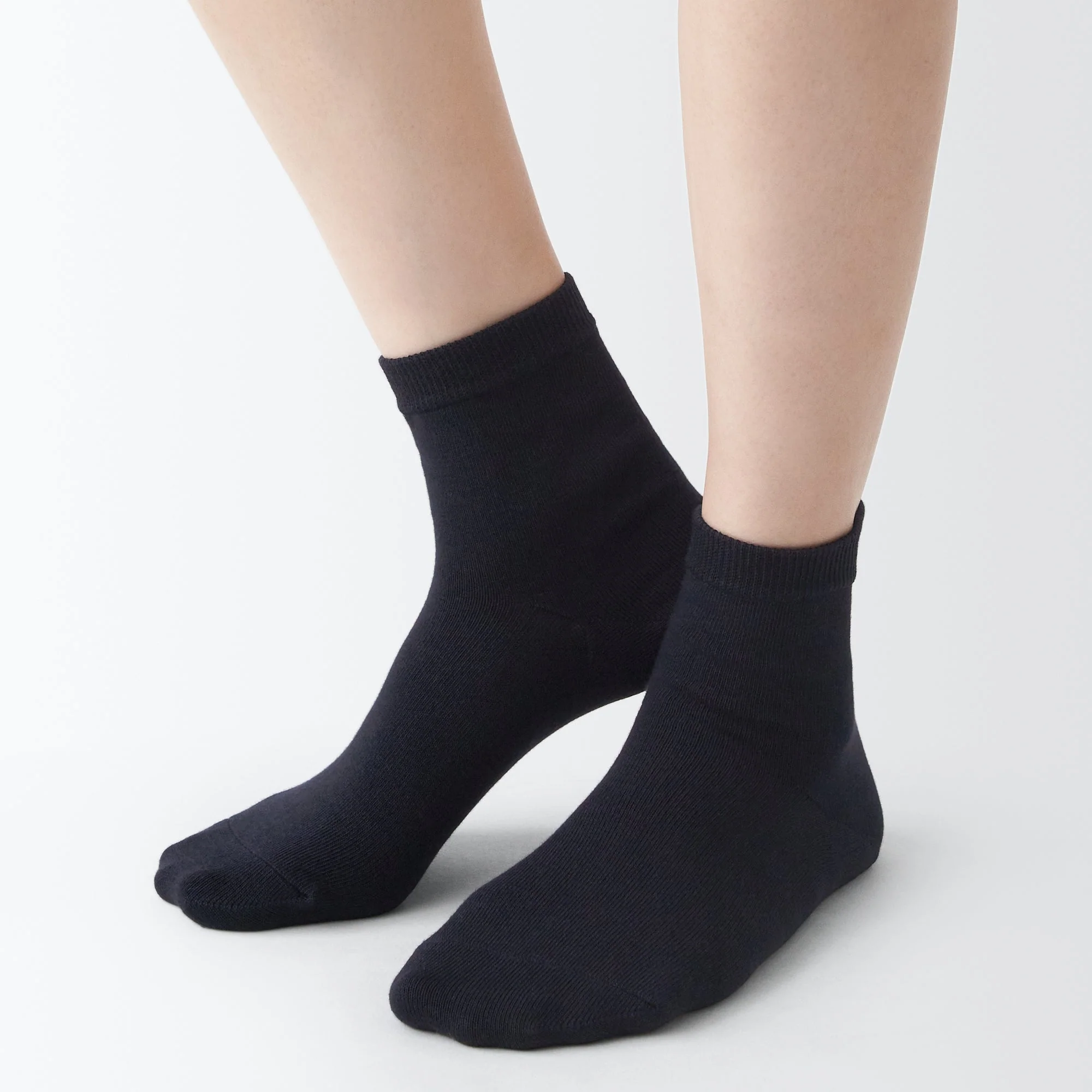Right Angle Loose Top Short Socks - Image 11