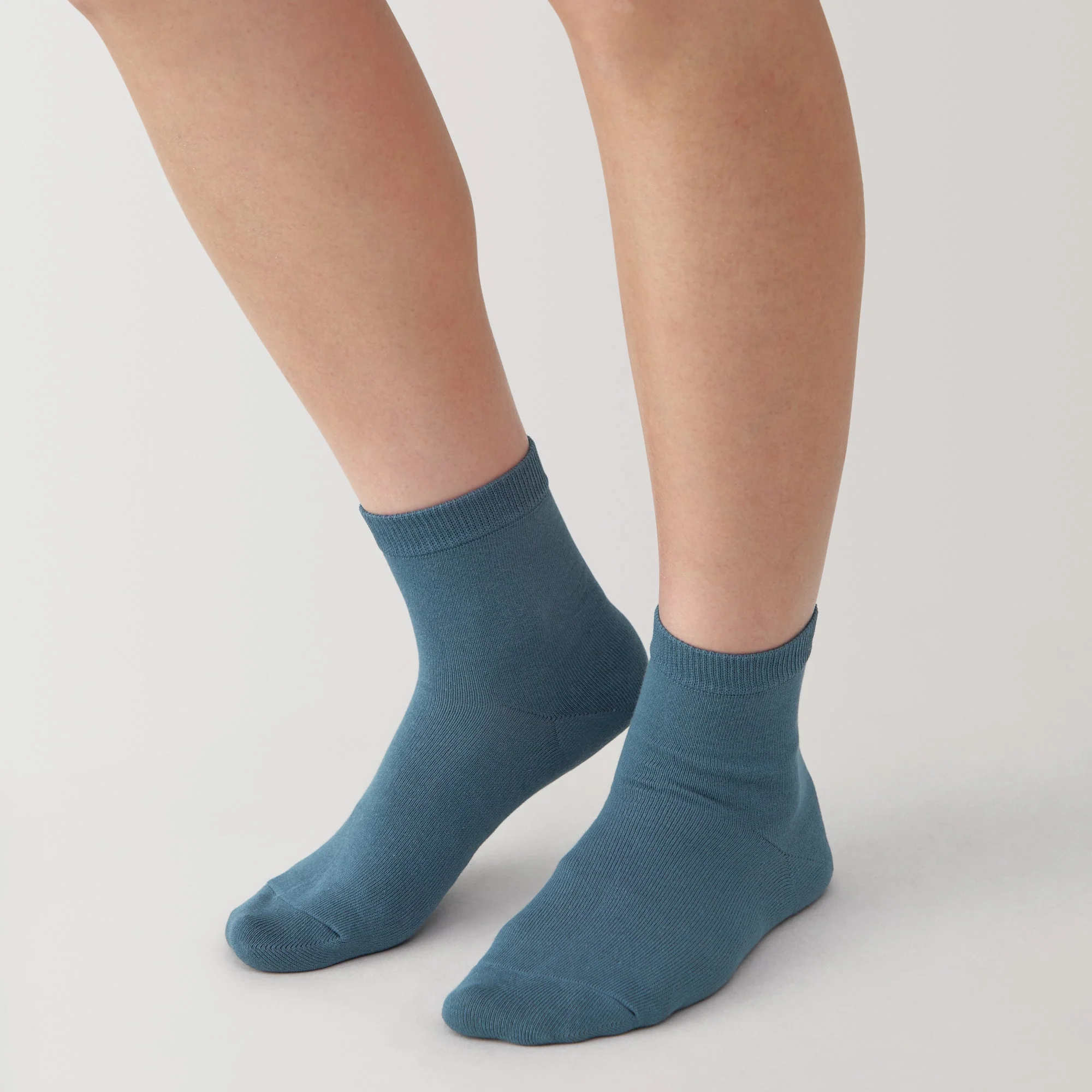 Right Angle Loose Top Short Socks - Image 18