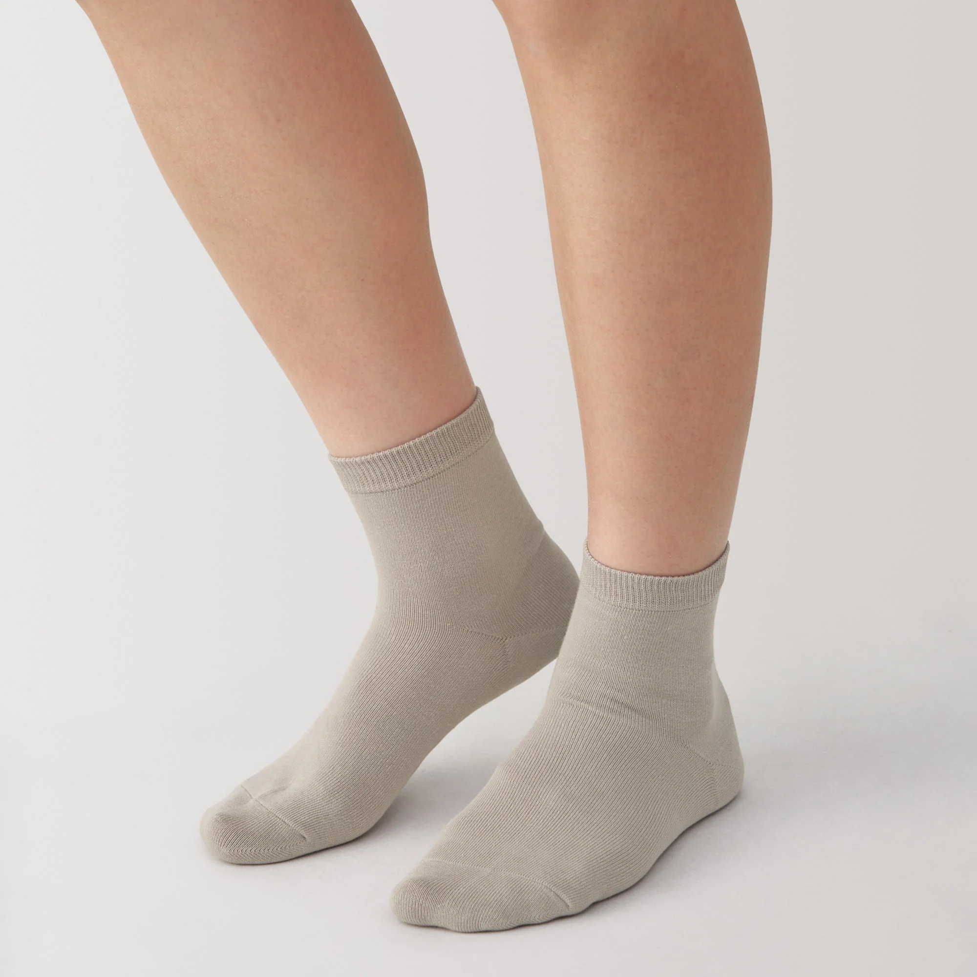 Right Angle Loose Top Short Socks - Image 22