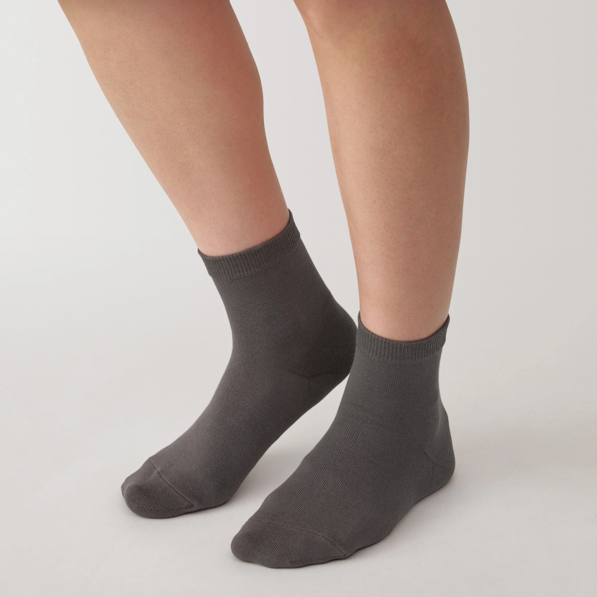 Right Angle Loose Top Short Socks - Image 24