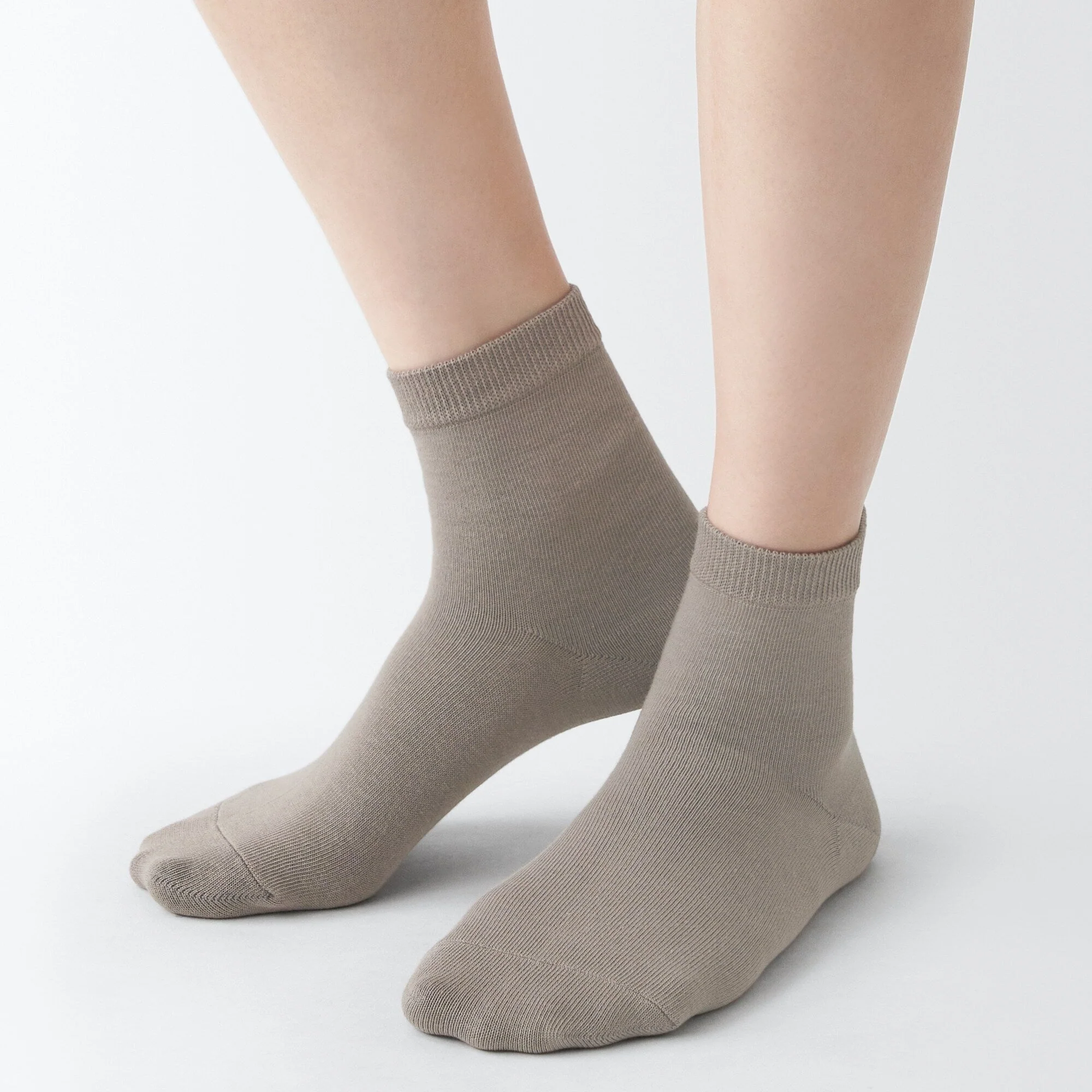 Right Angle Loose Top Short Socks - Image 26
