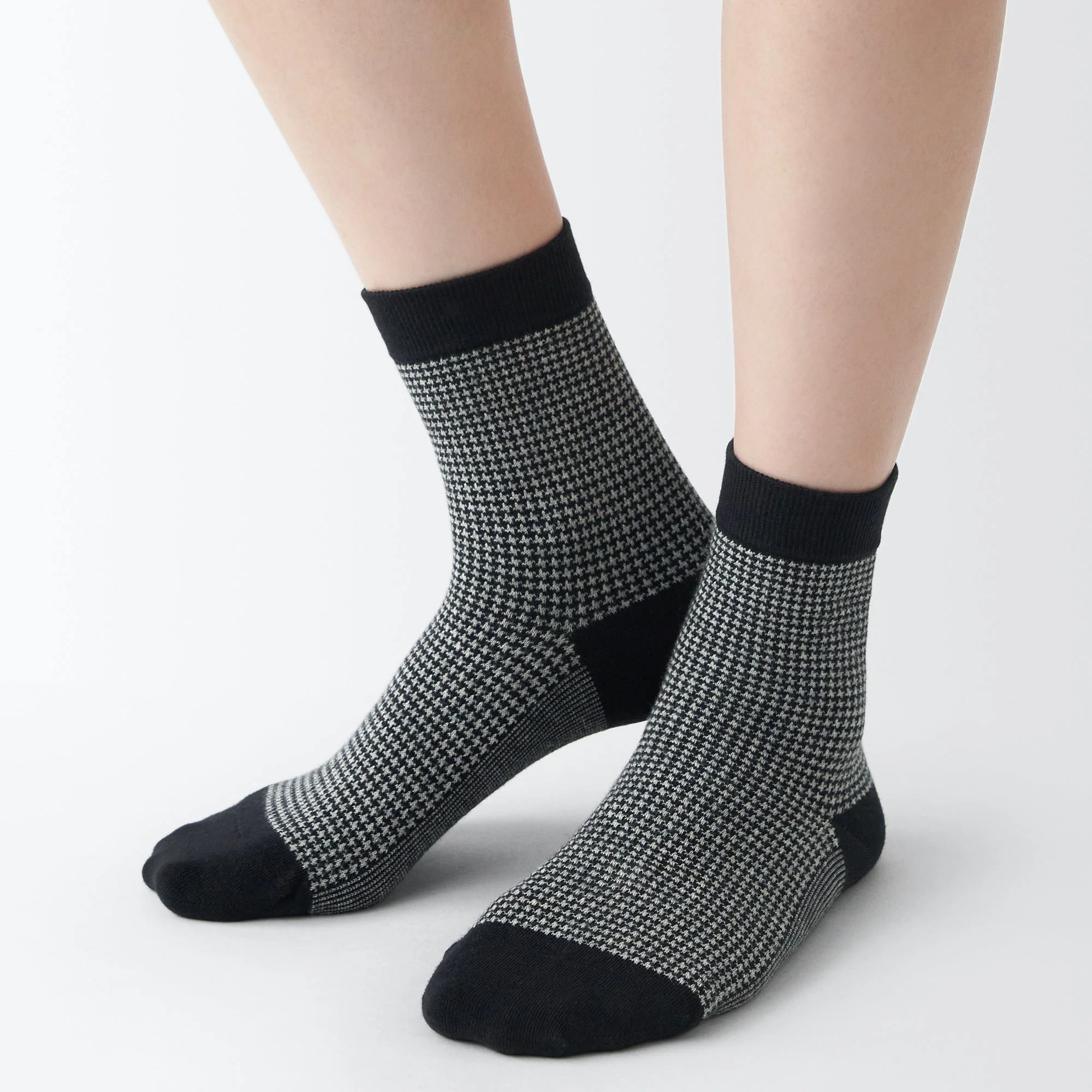 Right Angle Loose Top Houndstooth Short Socks - Image 5