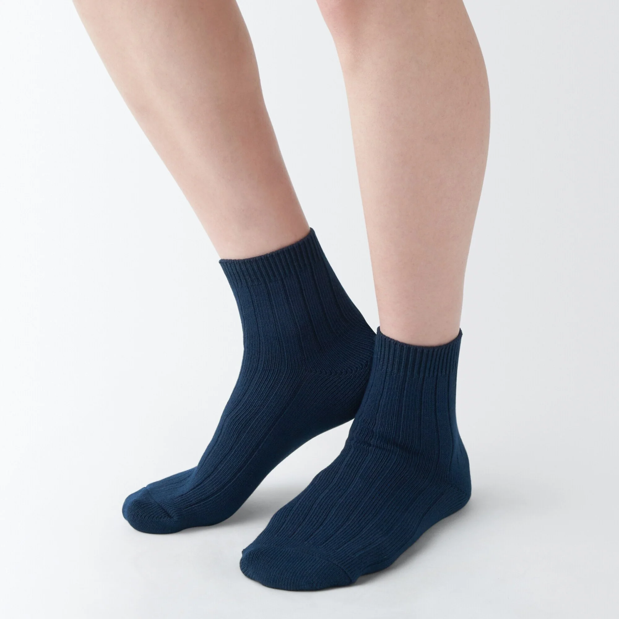 Right Angle Ribbed Short Socks - Image 10