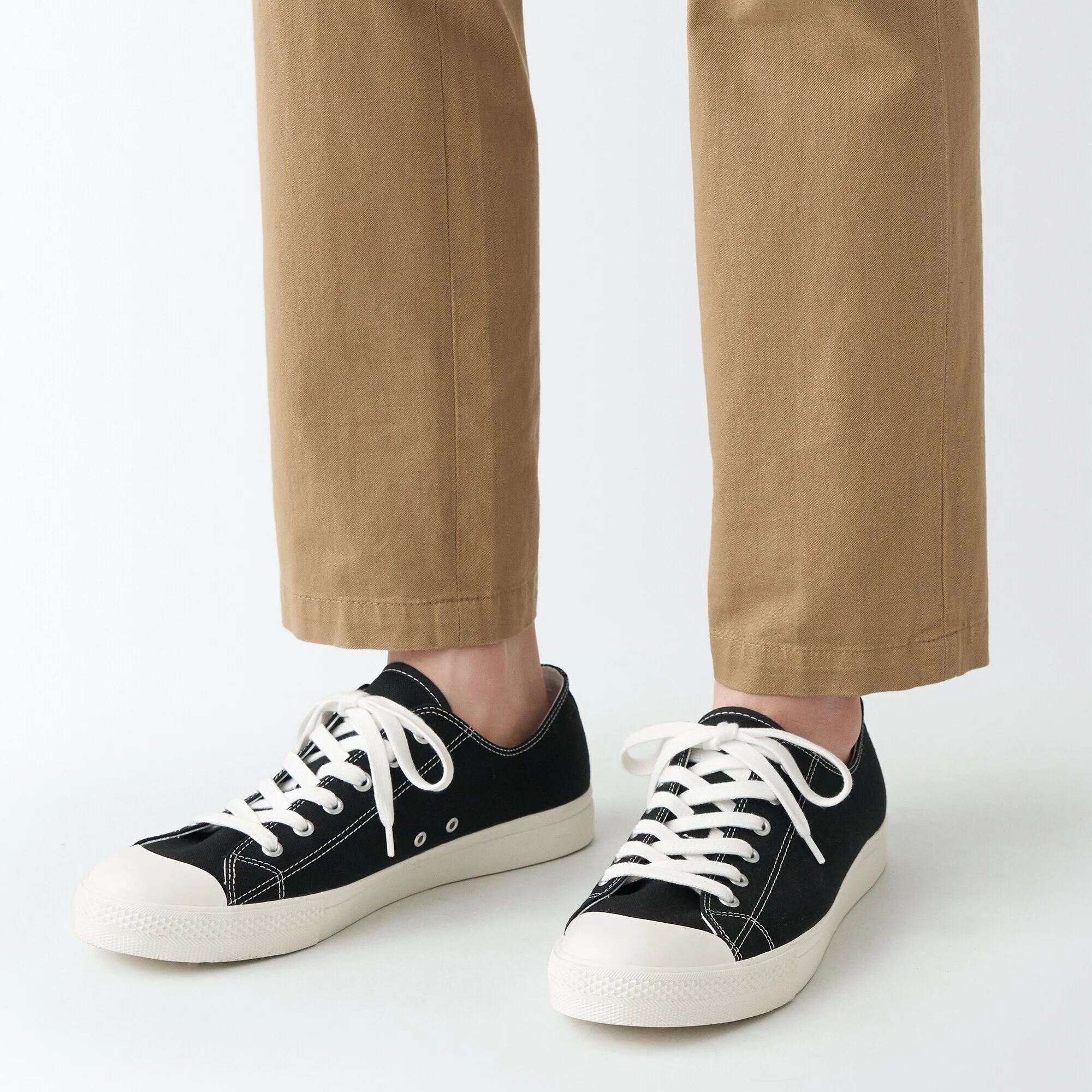 Water Repellent Cushioned Sneakers with Laces Black - Image 12