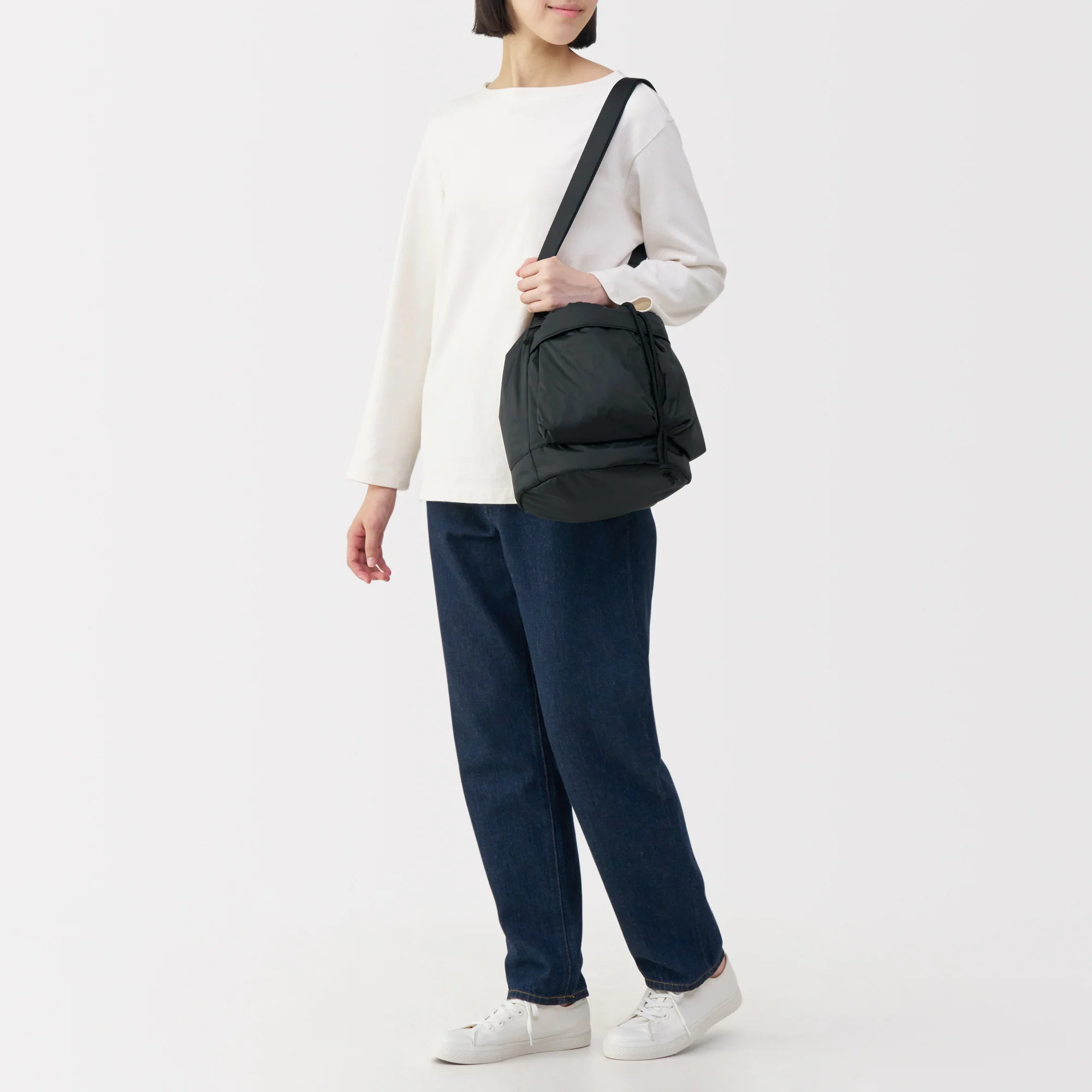 Water Repellent Padded Drawstring Bag - Image 9