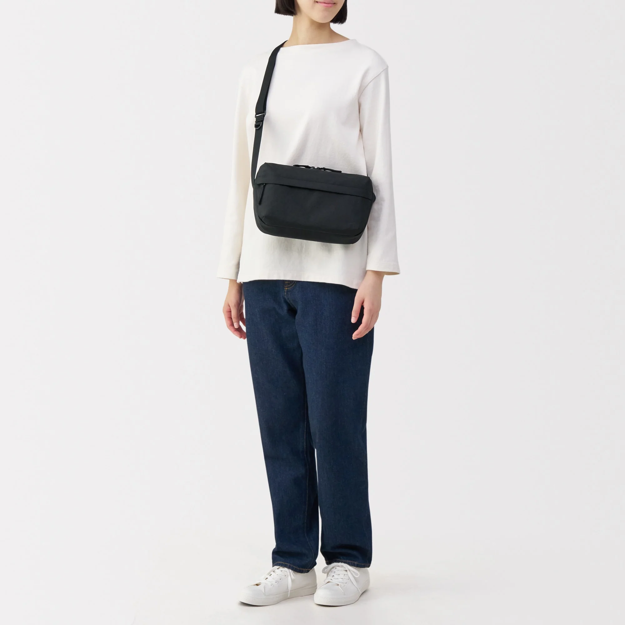 Water Repellent Shoulder Bag - Image 44