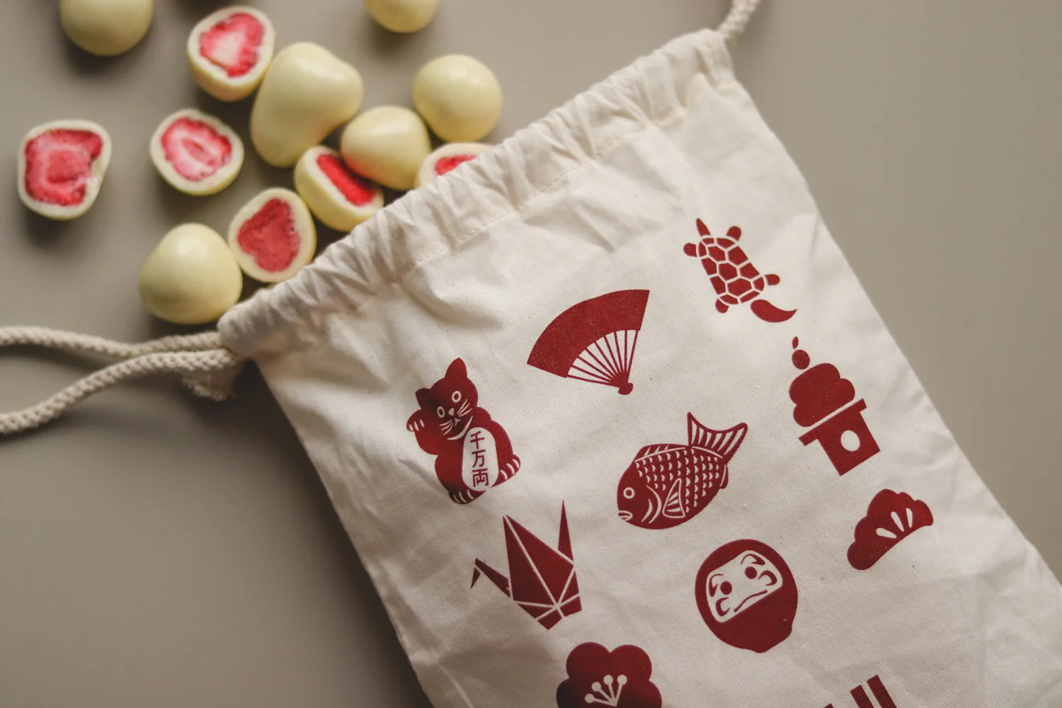 White Chocolate Strawberry Gift Set - Image 3