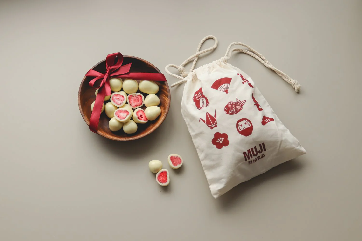 White Chocolate Strawberry Gift Set - Image 4